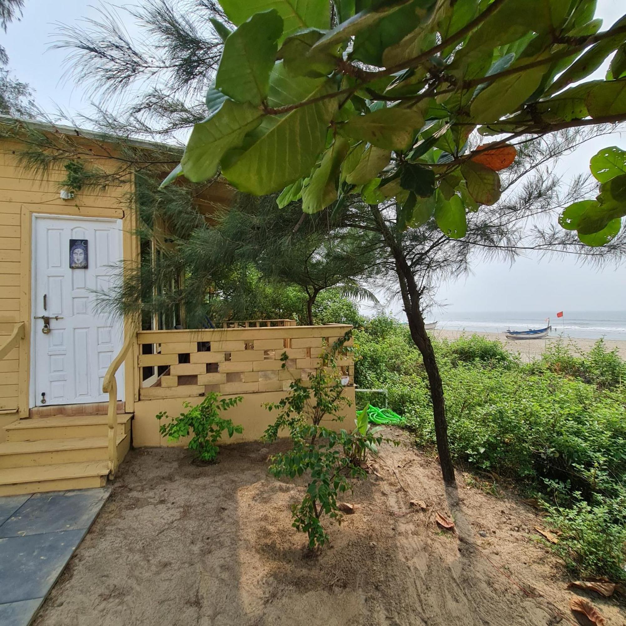 Love Temple Beach Resort Arambol Exterior foto